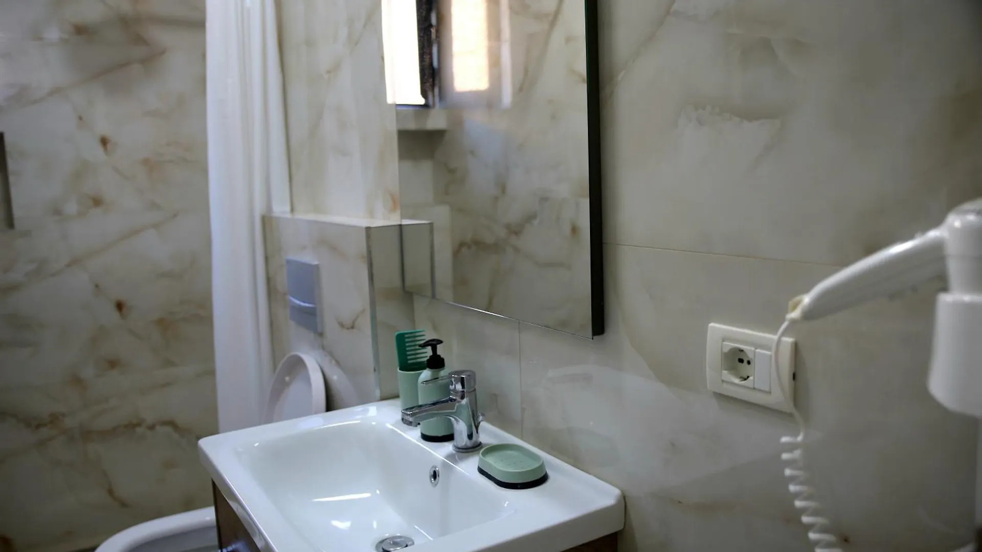 Angelx Apartments Tirana 0*,  Albania